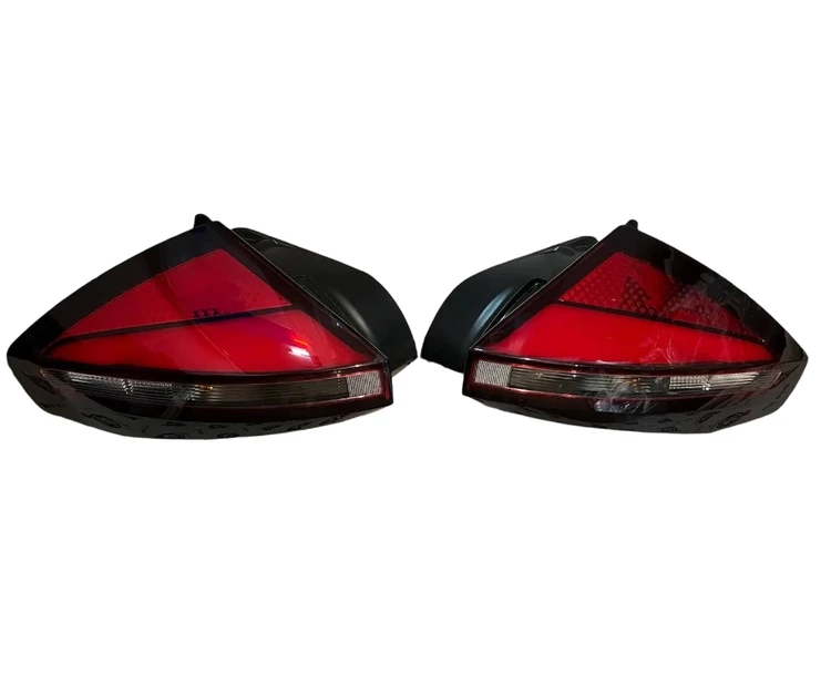 چراغ خطر عقب چپ روی گلگیر ام وی ام X33 کراس